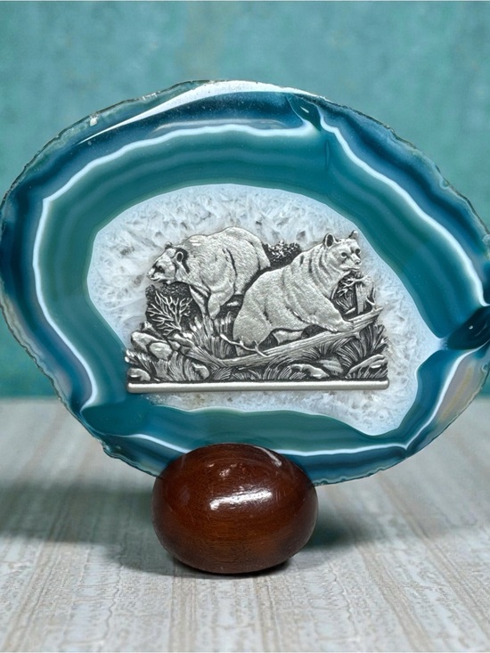 Other - Blue Agate Slice with Bear Relief Home Art Decor
